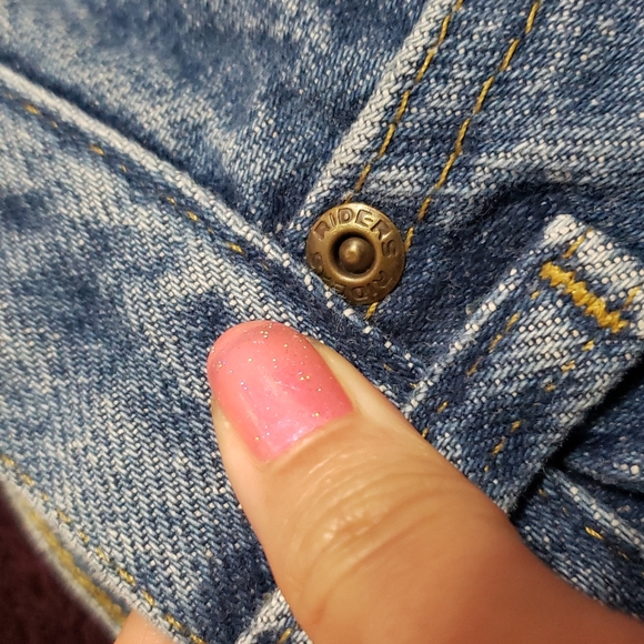 Vintage Plus Size Lee Riders Cut-Off Distressed Raw Hem Denim "Mom" Jean Shorts - Picture 7 of 10